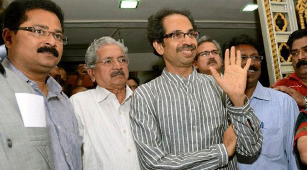 Shiv Sena gives thumbs up to Modi-Sharif meet in Paris